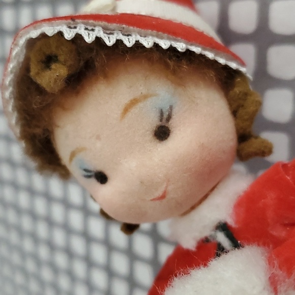 Vintage  Christmas Decor 50s Velvet Dressed Victorian Christmas Caroler - Picture 8 of 9